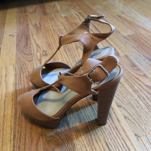 Heels - Picture 2 of 3